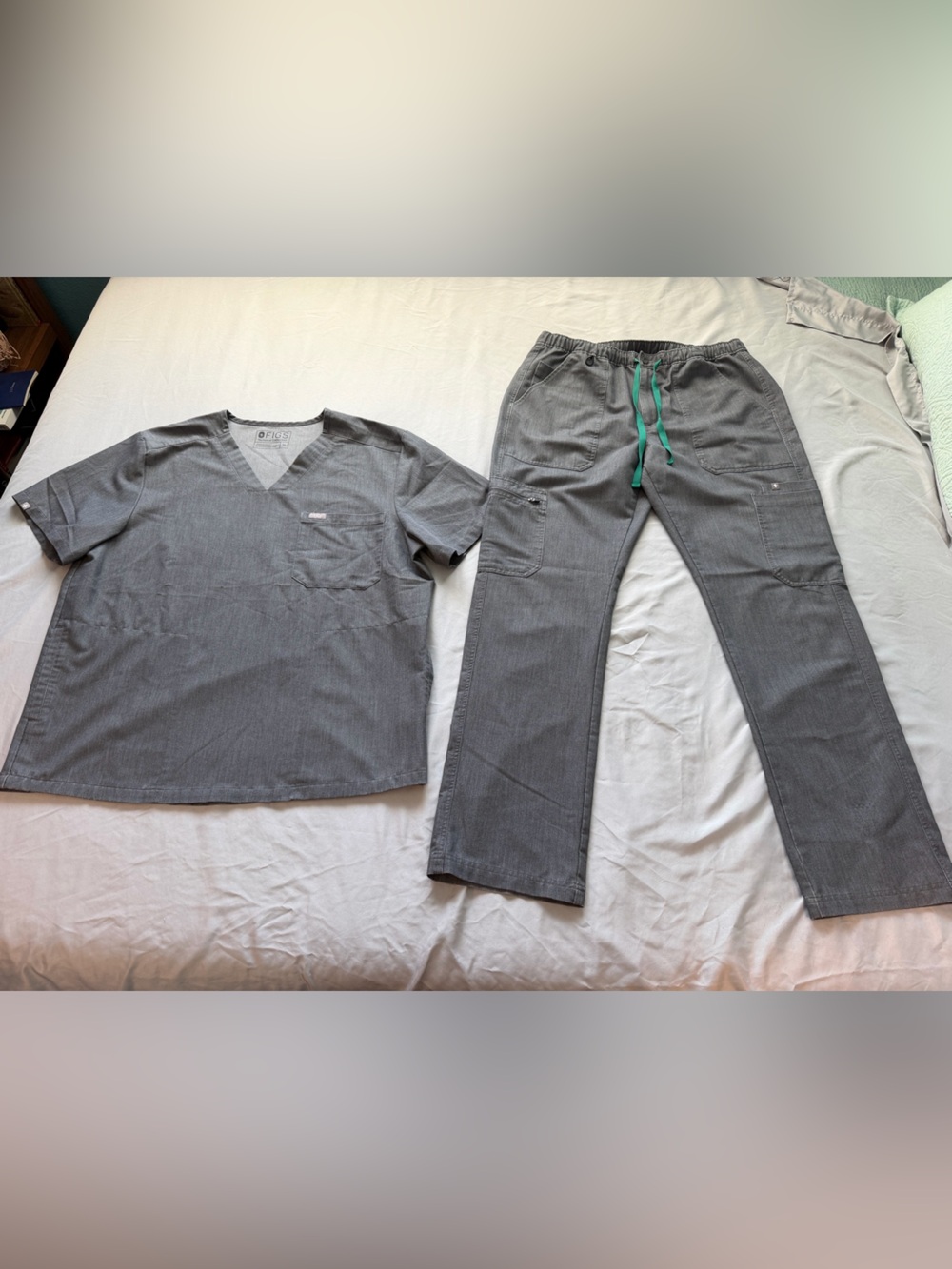 Figs Men's Graphite Scrub Set